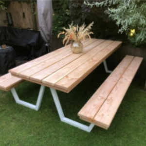 Douglashout en stalen picknicktafel