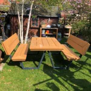 Douglashout en stalen picknicktafel met leuning