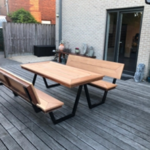 Bankiraihout en stalen picknicktafel met leuning