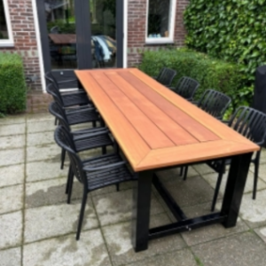 Bankiraihout en stalen tuintafel